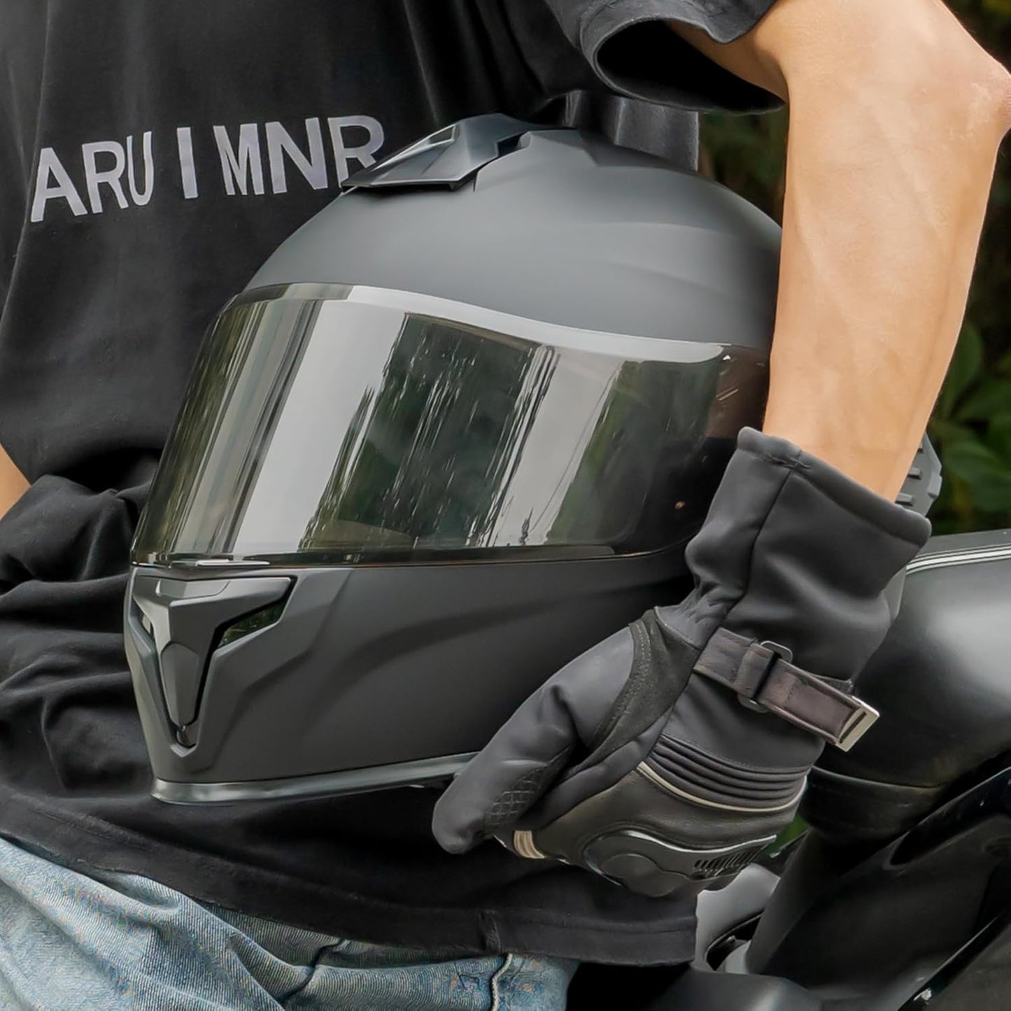 Favoto Full Face Motorhelm met Dynamische Achtervleugel - Zwart